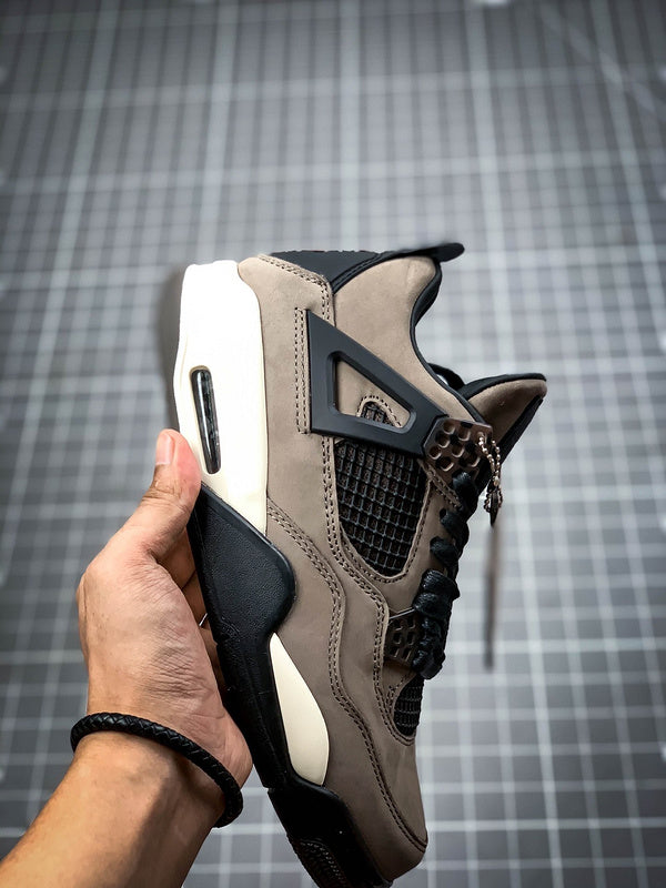 AIR JORDAN 4