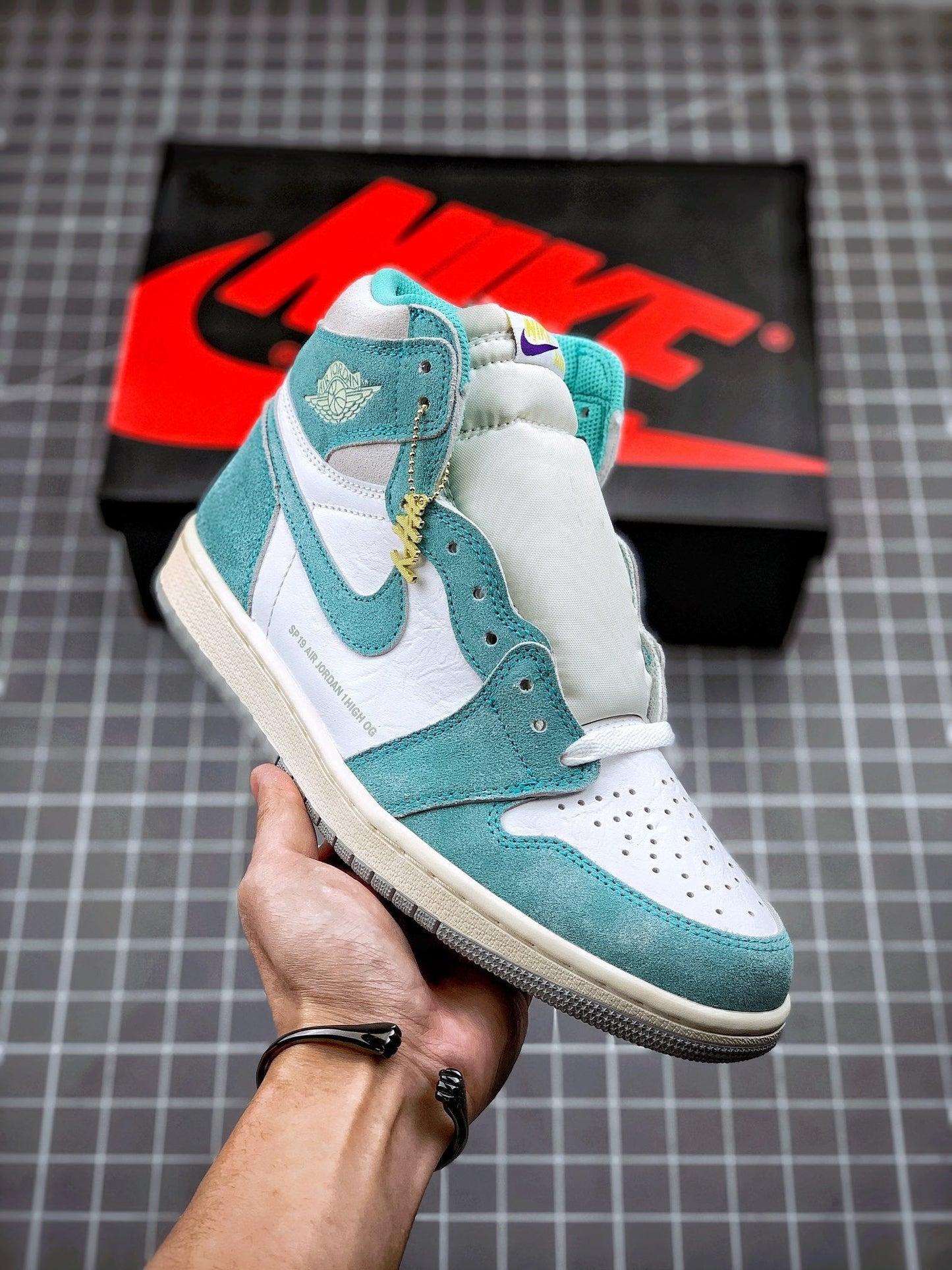 AIR JORDAN 1 HIGH