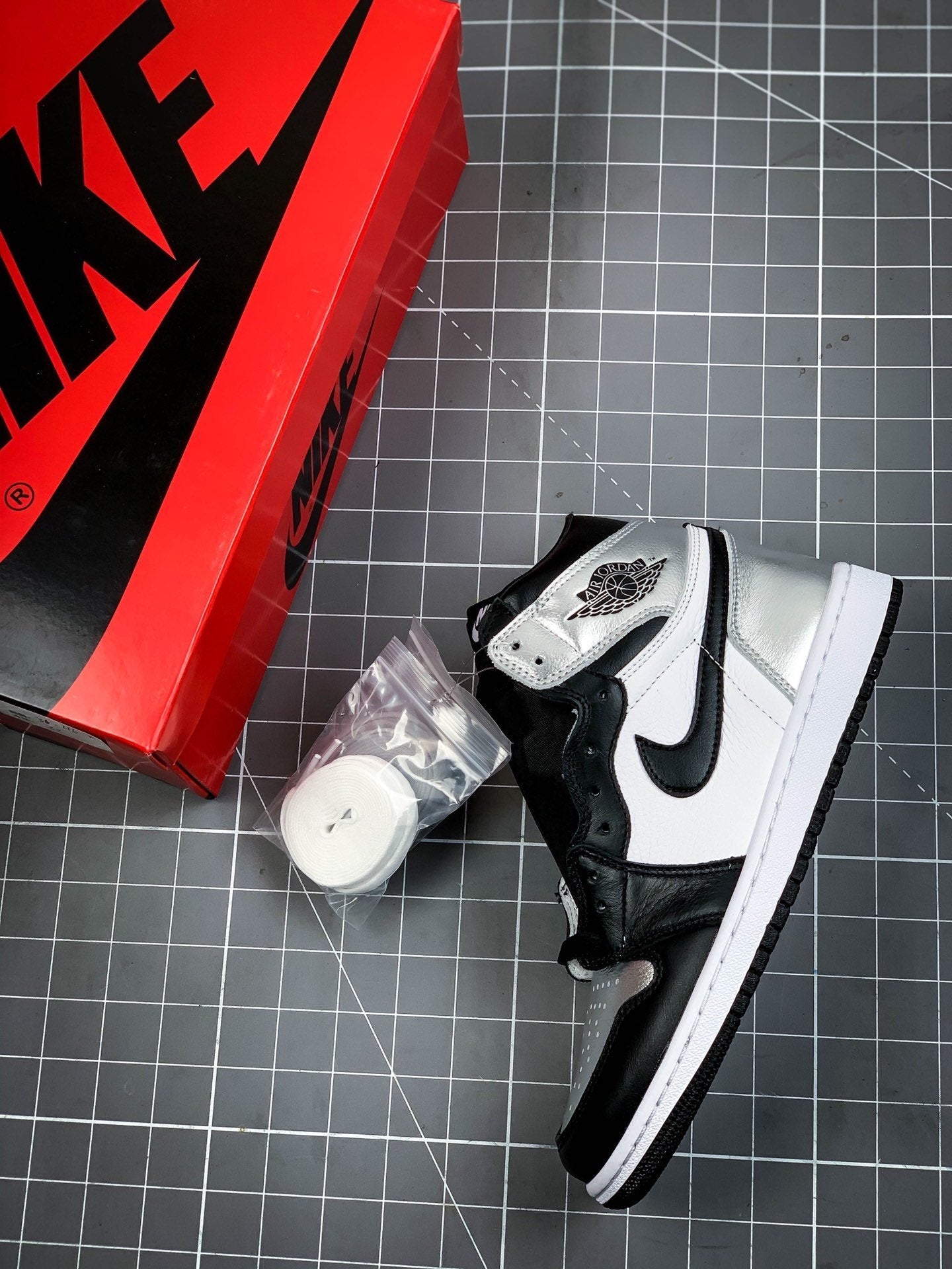 AIR JORDAN 1 HIGH