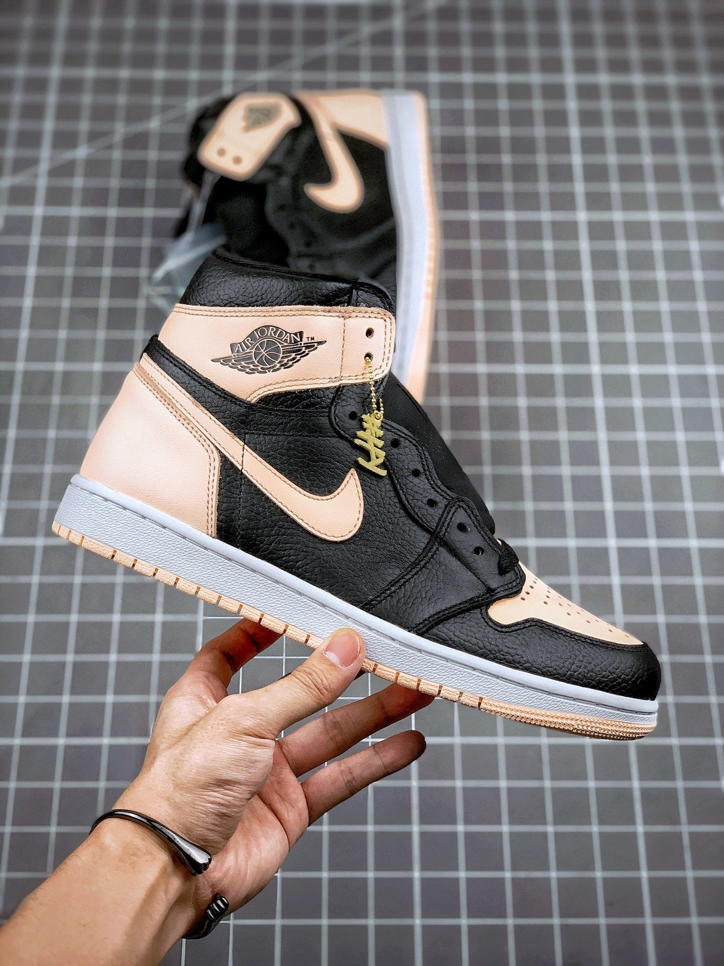 AIR JORDAN 1 HIGH