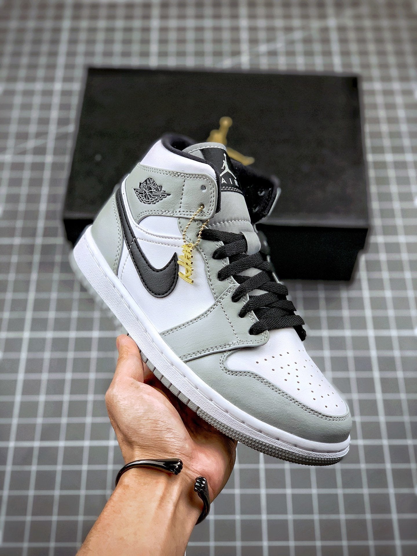 AIR JORDAN 1 MID